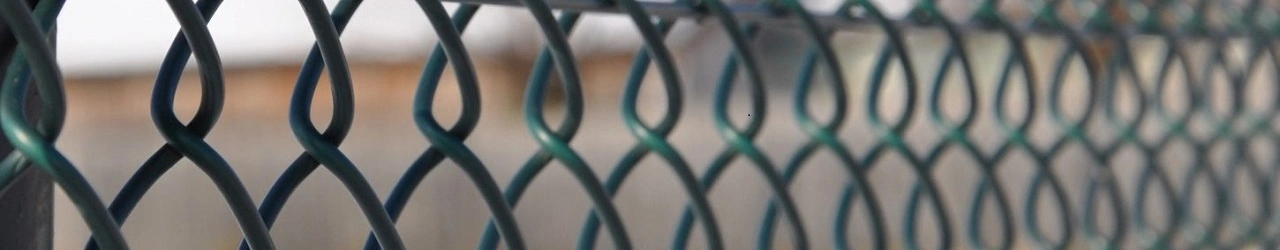 Siatka ogrodzeniowa Płock – producent, słupki, bramy