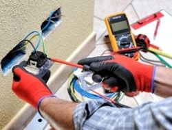 Usługi elektryczne Płock – Elektryk, instalacje, pomiary, projekty