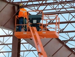 Podnośnik koszowy Gdańsk – wynajem i usługi wysokościowe