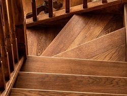 Schody drewniane Kraków – produkcja, montaż i renowacja schodów na wymiar
