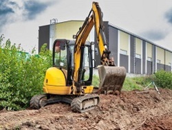Usługi minikoparką Osielsko – wykopy pod przyłącza i roboty ziemne