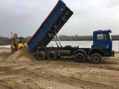 Transport wywrotką Włocławek – przewóz piasku, ziemi, kruszyw i materiałów sypkich