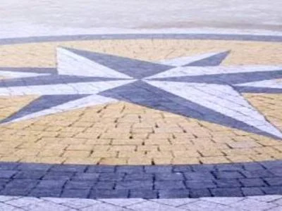 Kostka brukowa Płock – układanie, projekty, parkingi i podjazdy