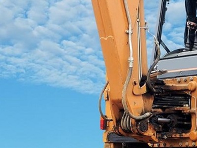 Roboty ziemne Warszawa – wykopy, niwelacja i przygotowanie terenu